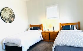 Holiday Home Close To Beach Private Parking